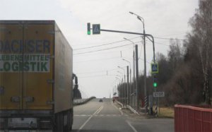 В Ярцеве на 335-м километре трассы М1 появился светофор для пешеходов