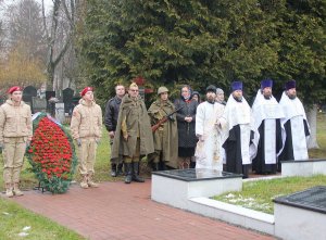 В Брянске на Центральном кладбище перезахоронили останки воинов-героев