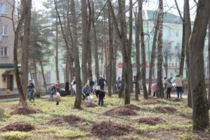 Работники Администрации и депутаты городского и районного Советов приняли участие в общегородском субботнике