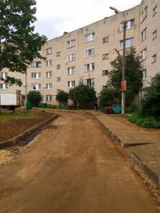 Владимир Макаров оценил ход работ по благоустройству дворов