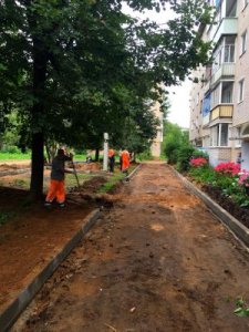 Владимир Макаров оценил ход работ по благоустройству дворов