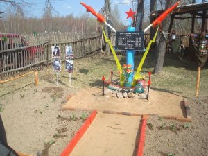 Смоленская семья установила в деревне памятный знак участникам войны Смоленская семья установила в деревне памятный знак участникам войны