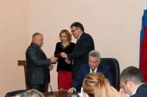 Новым депутатам Ярцевского горсовета вручили удостоверения