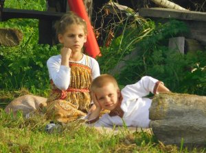 СЧАСТЛИВЫЕ ЛЮДИ ЖИВУТ В РОДОВЫХ ПОМЕСТЬЯХ СЧАСТЛИВЫЕ ЛЮДИ ЖИВУТ В РОДОВЫХ ПОМЕСТЬЯХ