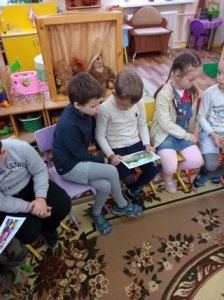 В Ярцево сотрудники ГИБДД посетили воспитанников детского сада