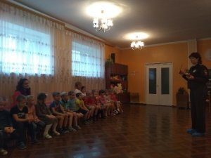 Госавтоинспекторы Ярцевского района в МБДОУ «Детский сад № 12» провели занятие «Что такое фликер»