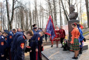 В Ярцеве открыт памятник М.И.Платову В Ярцеве открыт памятник М.И.Платову