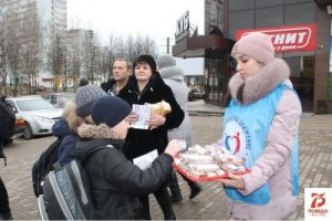 Блокадный хлеб раздавали на улицах города Ярцево
