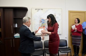 Владимир Макаров поздравил сотрудников Управления ЖКХ Администрации района с профессиональным праздником.