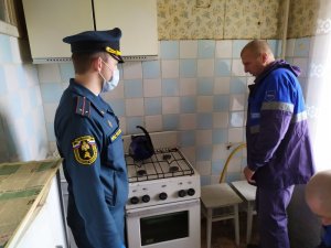 Сотрудники МЧС провели профилактическую проверку газового оборудования