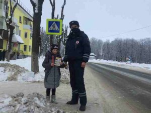Юным пешеходам города Ярцево напомнили о безопасности на дороге