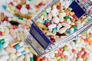 Минцифры предложил разрешить онлайн-продажу рецептурных лекарств к июлю этого года.