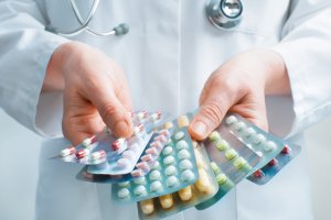 Минцифры предложил разрешить онлайн-продажу рецептурных лекарств к июлю этого года.