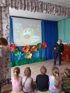 Ярцевские лесники пришли в гости в детский сад «Колосок»