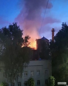 Появилось видео пожара на хлопчатобумажном комбинате в Ярцеве