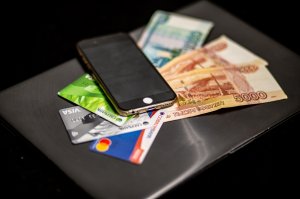 В Ярцево сотрудниками полиции раскрыта кража денег с банковской карты