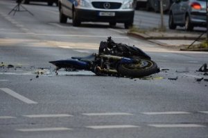 В Ярцевском районе в ДТП с мотоциклом пострадал пешеход