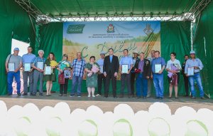 Губернатор Алексей Островский принял участие в областном «Дне фермера – 2022» в Ярцевском районе