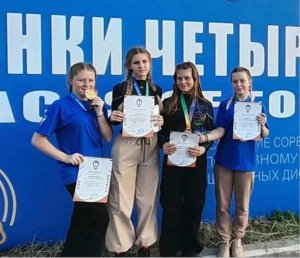 Юные смолянки взяли «золото» на Всероссийских соревнованиях «Гонки четырех»