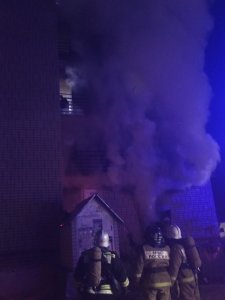 В Ярцево произошел пожар в многоквартирном жилом доме.