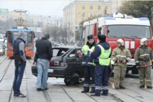 КАК БЫК, НА КРАСНЫЙ СВЕТ