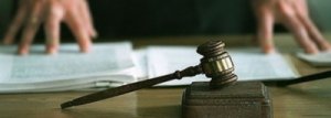 В г. Ярцево местный житель обвиняется в уличном грабеже