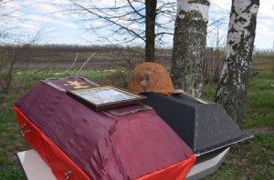 В Белгородской области российские и украинские поисковики передали друг другу останки солдат, погибших в Великую Отечественную войну