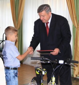 Хоть ростом маловат, да мужеством богат