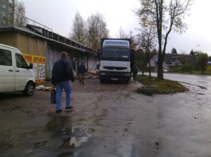 Большегрузы на тротуарах города