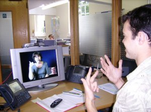 В Смоленской области начала работу бесплатная диспетчерская служба связи для глухих