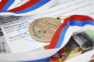 Юные ярцевские художники заняли 3 первых места во всероссийском конкурсе « Традиции»