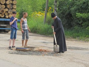 Помогай нам Бог при ремонте дорог!