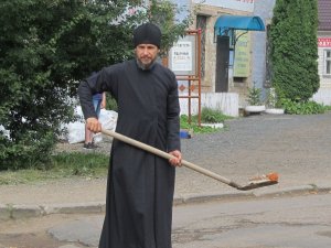 Помогай нам Бог при ремонте дорог!