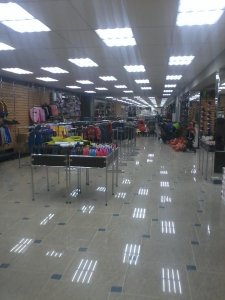 Завершаются последние приготовления к открытию гигантского магазина
