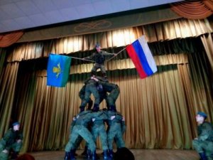 Участники сверхдальнего лыжного перехода ВДВ посетили Ярцево