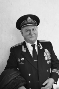 Уходит подводное братство в суровый и дальний поход