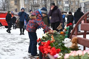 «МЫ ЗАДЫХАЕМСЯ, НАС ЗАПЕРЛИ, Я ТЕБЯ ЛЮБЛЮ»: РОДСТВЕННИКИ ПОГИБШИХ В КЕМЕРОВСКОМ ТЦ РАССКАЗАЛИ СВОЮ ВЕРСИЮ ТРАГЕДИИ