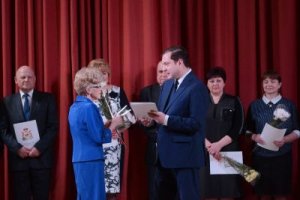 Губернатор Алексей Островский поздравил муниципальных служащих Смоленщины с профессиональным праздником
