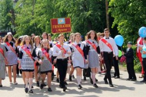 Выпускники района попрощались со школами