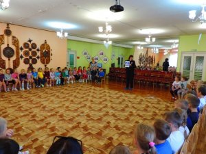 Автоинспекторы Ярцевского района провели занятие «ПДД для малышей» в детском саду.