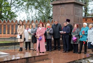 Митинг, посвященный 76-ой годовщине освобождения города Ярцево от немецко-фашистских захватчиков
