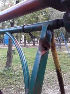 И вороны кружат, там где раньше был цветущий сад.