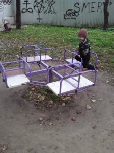 И вороны кружат, там где раньше был цветущий сад.