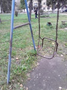 И вороны кружат, там где раньше был цветущий сад.