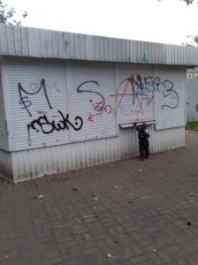 И вороны кружат, там где раньше был цветущий сад.