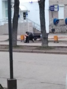 Мужчина среди бела дня пытался покончить с собой