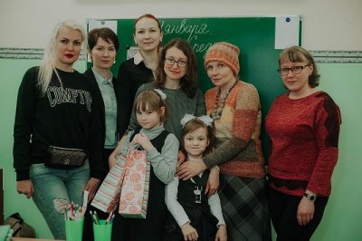Рука в руке. «Рабочий путь» устроит благотворительный бал для сестер Виты и Вики Рука в руке. «Рабочий путь» устроит благотворительный бал для сестер Виты и Вики из Ярцевской школы-интерната