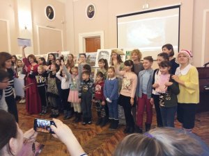 Награждение победителей конкурса юных художников.