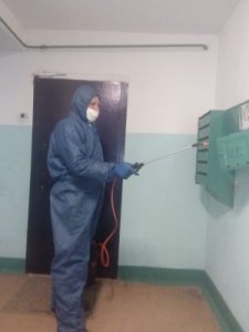 В Ярцево проводят обработку подъездов в многоквартирных домах