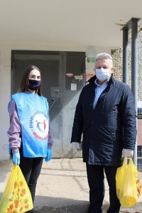 Волонтерское движение, акция #Мы вместе, и глава Администрации